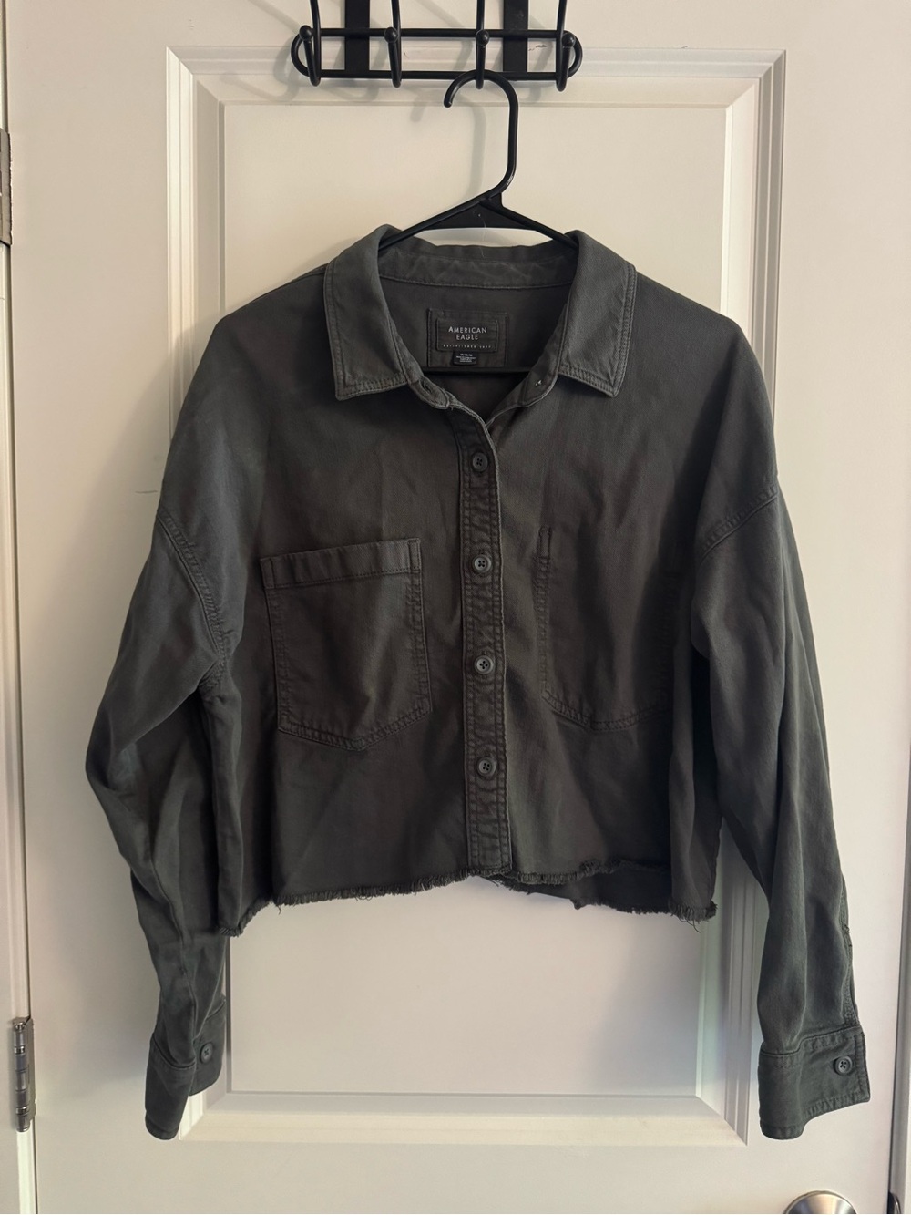 American Eagle AE Cropped Button-Up Shirt Gray Medium